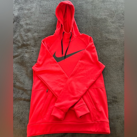 Mens red Nike therma-fit hoodie size medium great condition - Picture 1 of 2